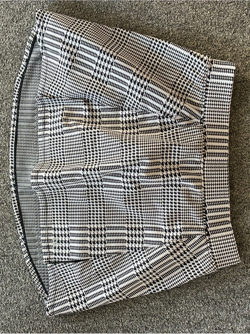 Alo Houndstooth Plaid Skirt
